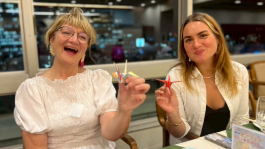 折紙でものづくり交流　エストニアの女性起業家の皆さまと