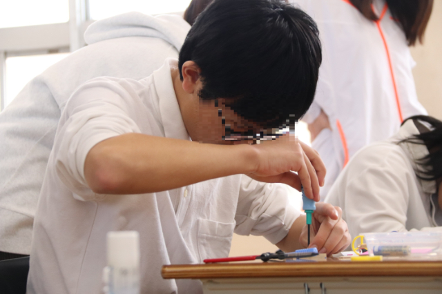 保護中: 【報告】大阪市立長谷川中学生のものづくり体験：工具を使って組み上げるドリフトカー制作